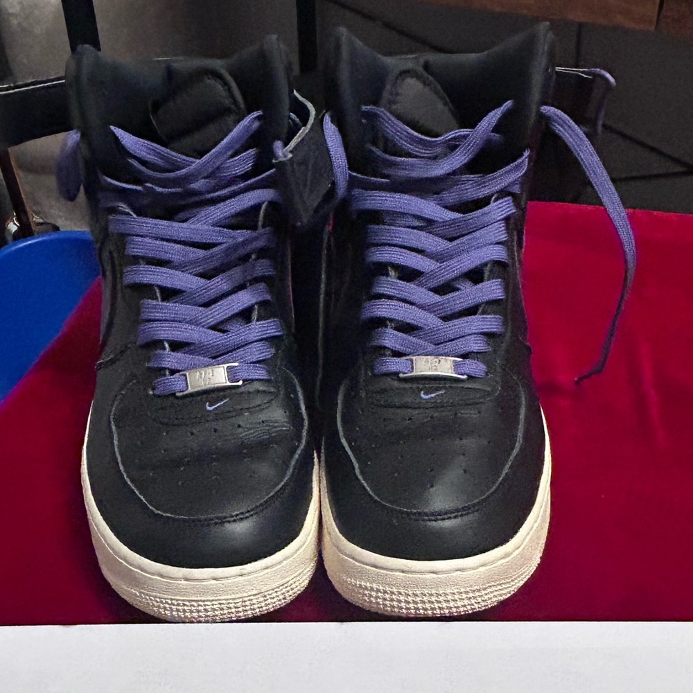 Nike Black and Purple Athletic Shoes with Sleek Design